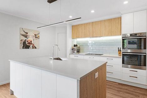 Photo of property in 6 Gavinike Place, Waimauku, 0812