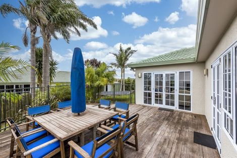 Photo of property in 9 Whiting Grove, West Harbour, Auckland, 0618