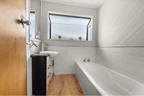 Photo of property in 4191 Great North Road, Glen Eden, Auckland, 0602