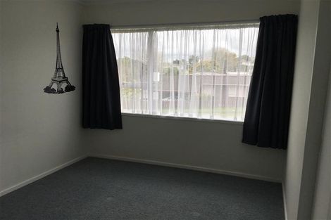 Photo of property in 2/49 Zita Maria Drive, Massey, Auckland, 0614