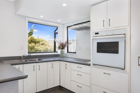 Photo of property in 10 Albatross Close, Whitby, Porirua, 5024