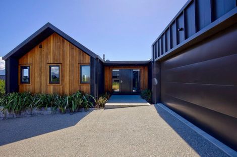 Photo of property in 2 Wanderer Lane, Jacks Point, Queenstown, 9371