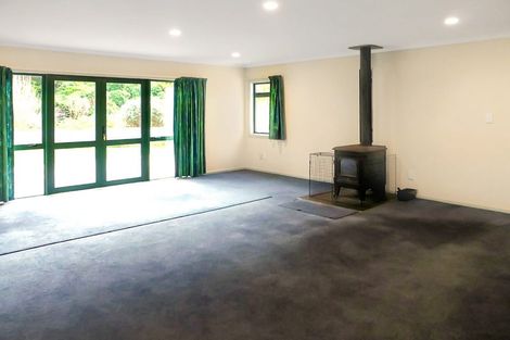 Photo of property in 21 Richmond Hill, Glenside, Wellington, 6037
