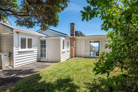 Photo of property in 20 Garden Road, Piha, 0772