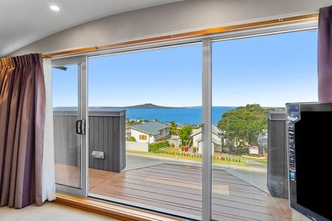 Photo of property in 11 Katui Street, Castor Bay, Auckland, 0620