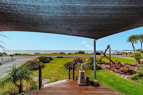 Photo of property in 132 North Shore Road, Eskdale, Napier, 4182