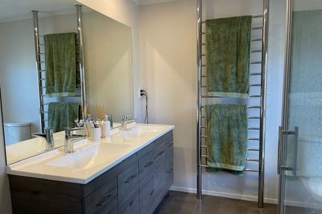 Photo of property in 7 Donzella Place, Conifer Grove, Takanini, 2112