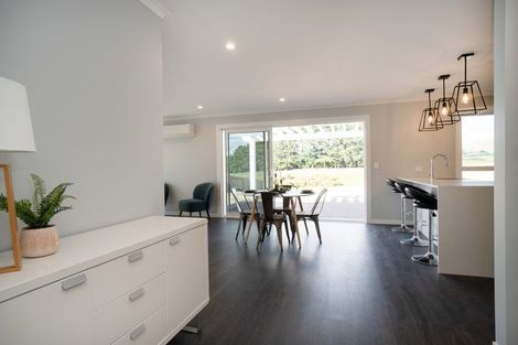 Photo of property in 44 Atlantic Drive, Fitzherbert, Palmerston North, 4410