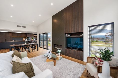 Photo of property in 72 Kirimoko Crescent, Wanaka, 9305