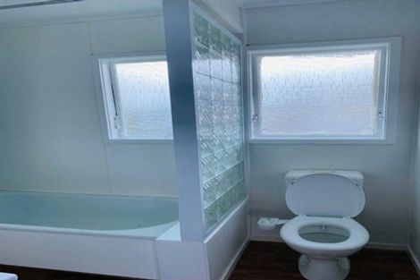Photo of property in 2/16 Windermere Crescent, Blockhouse Bay, Auckland, 0600