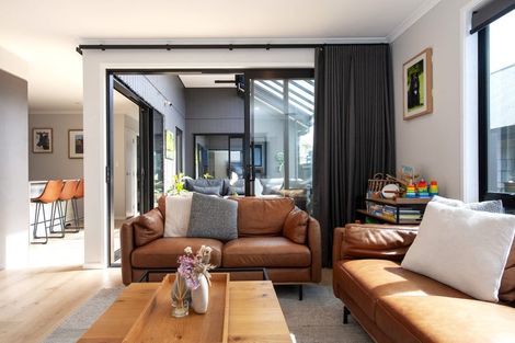 Photo of property in 11 Whero Way, Wainui, Silverdale, 0992