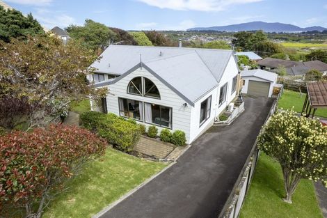 Photo of property in 10 Amokura Street, Waikanae, 5036