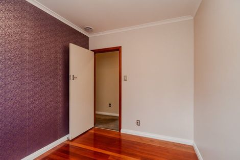 Photo of property in 19 Pinkerton Grove, Newlands, Wellington, 6037