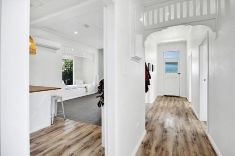 Photo of property in 13 Standish Street, Midhirst, Stratford, 4394