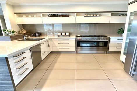 Photo of property in 14 Haast Place, Poraiti, Napier, 4112