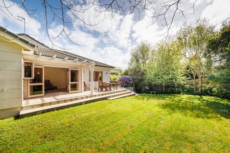 Photo of property in 2 Kea Place, Fitzherbert, Palmerston North, 4410