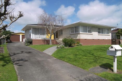 Photo of property in 64 Ray Small Drive, Pahurehure, Papakura, 2113