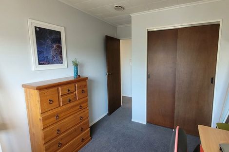 Photo of property in 2 Goldie Place, Waikanae Beach, Waikanae, 5036