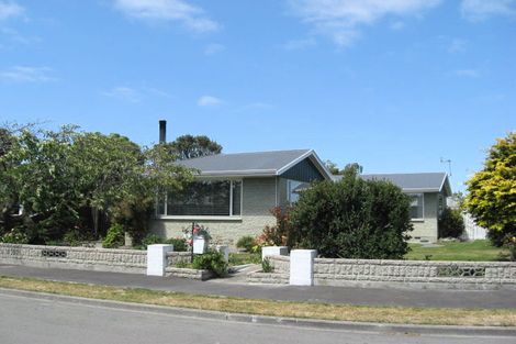 Photo of property in 11 Fairmile Place, Russley, Christchurch, 8042