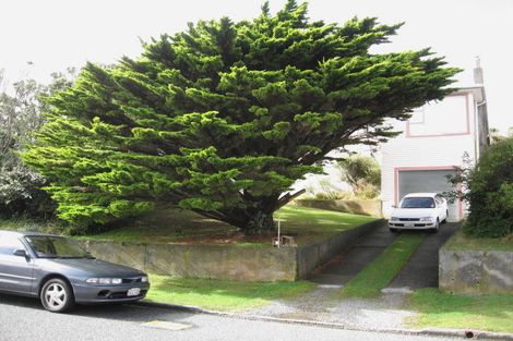 Photo of property in 14 Chapman Street, Newlands, Wellington, 6037