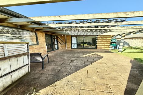 Photo of property in 24 Newbegin Place, Weymouth, Auckland, 2103