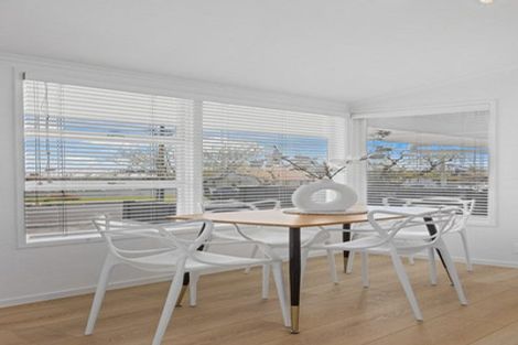 Photo of property in 3/50 Old Lake Road, Narrow Neck, Auckland, 0624