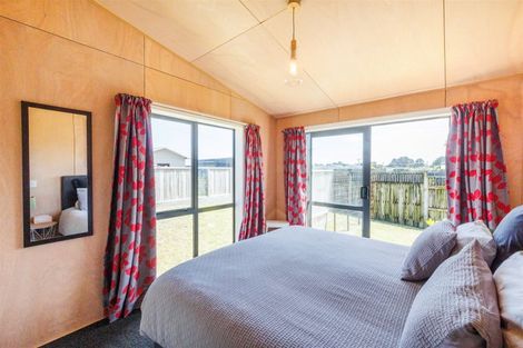 Photo of property in 35 Barling Street, Himatangi Beach, Foxton, 4891