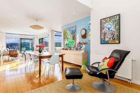 Photo of property in 51 The Crescent, Roseneath, Wellington, 6011