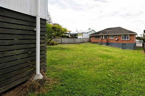Photo of property in 29 Stottholm Road, Titirangi, Auckland, 0604