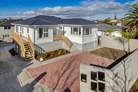 Photo of property in 3/4313 Great North Road, Glendene, Auckland, 0602