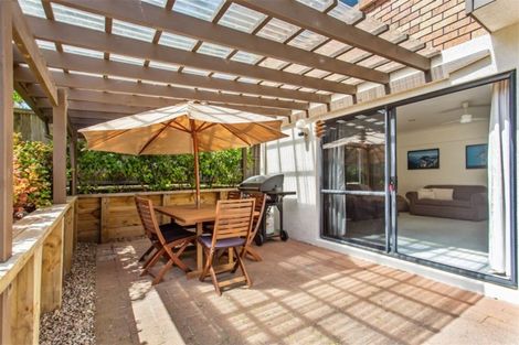 Photo of property in 6 Ferntree Terrace, West Harbour, Auckland, 0618