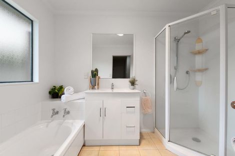 Photo of property in 6 Caulfield Place, Pukehangi, Rotorua, 3015