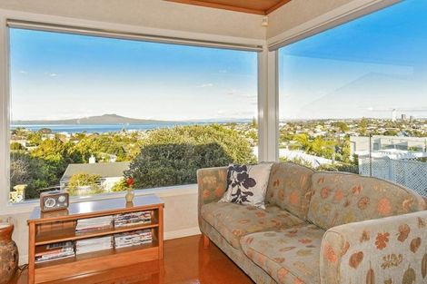 Photo of property in 131 East Coast Road, Castor Bay, Auckland, 0620