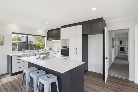 Photo of property in 4 Glen Loch Place, Paraparaumu, 5032