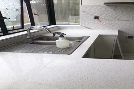 Photo of property in 4/17 Akoranga Drive, Northcote, Auckland, 0627