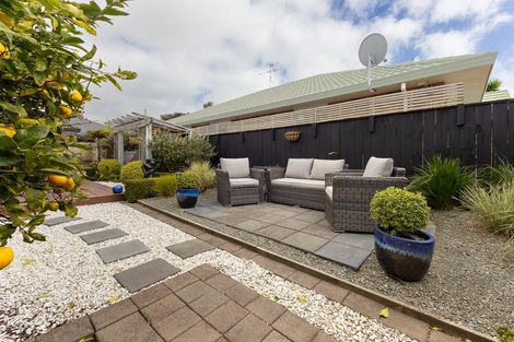 Photo of property in 2 Jeannie Way, Waikanae Beach, Waikanae, 5036