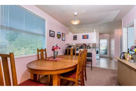 Photo of property in 13 Dunstall Place, Mangere Bridge, Auckland, 2022