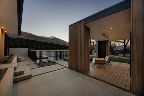 Photo of property in 1 Serpentine Street, Wanaka, 9305