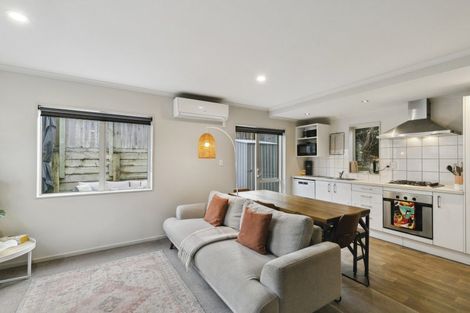 Photo of property in 3/16 Black Rock Road, Newlands, Wellington, 6037