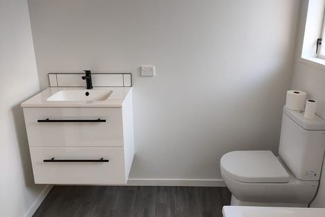 Photo of property in 11 Litchfield Place, Clarks Beach, 2122