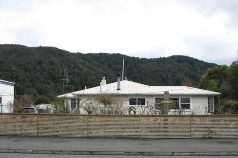 Photo of property in 122 Fairfax Street, Murchison, 7007