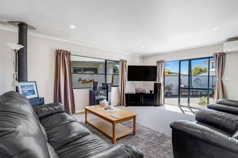 Photo of property in 32 Somerset Crescent, Highbury, Palmerston North, 4412
