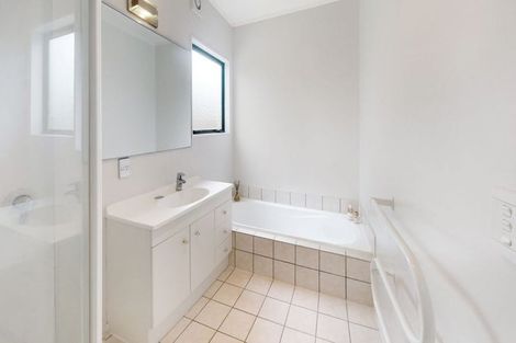 Photo of property in 2/148 Pigeon Mountain Road, Half Moon Bay, Auckland, 2012