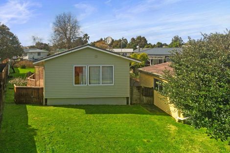 Photo of property in 3 Hughdene Place, Henderson, Auckland, 0610