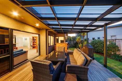 Photo of property in 15 Silkwood Place, Fitzherbert, Palmerston North, 4410