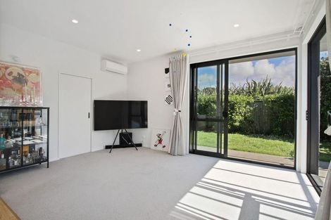 Photo of property in 15 Carder Court, Hobsonville, Auckland, 0618