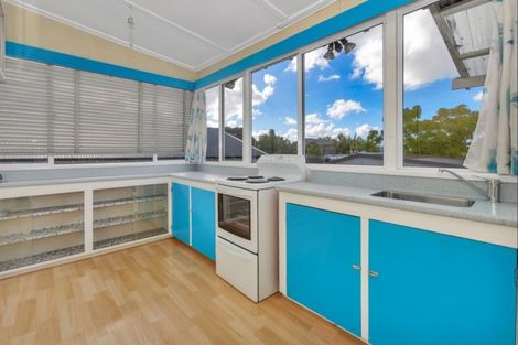 Photo of property in 15 Huia Road, Point Chevalier, Auckland, 1022