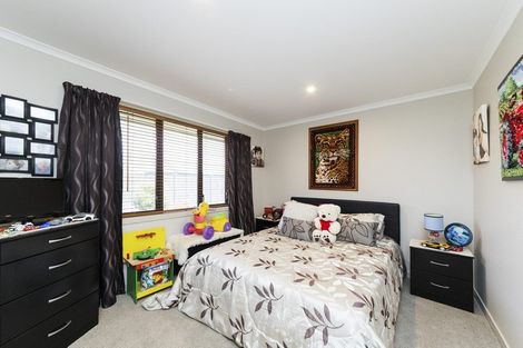 Photo of property in 34 Cyprus Place, Fitzherbert, Palmerston North, 4410