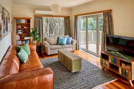 Photo of property in 11 View Road, Titahi Bay, Porirua, 5022