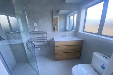 Photo of property in 15 Vanderbilt Parade, Albany, Auckland, 0632